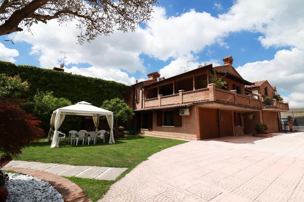 Villa Oasi Феррара Экстерьер фото